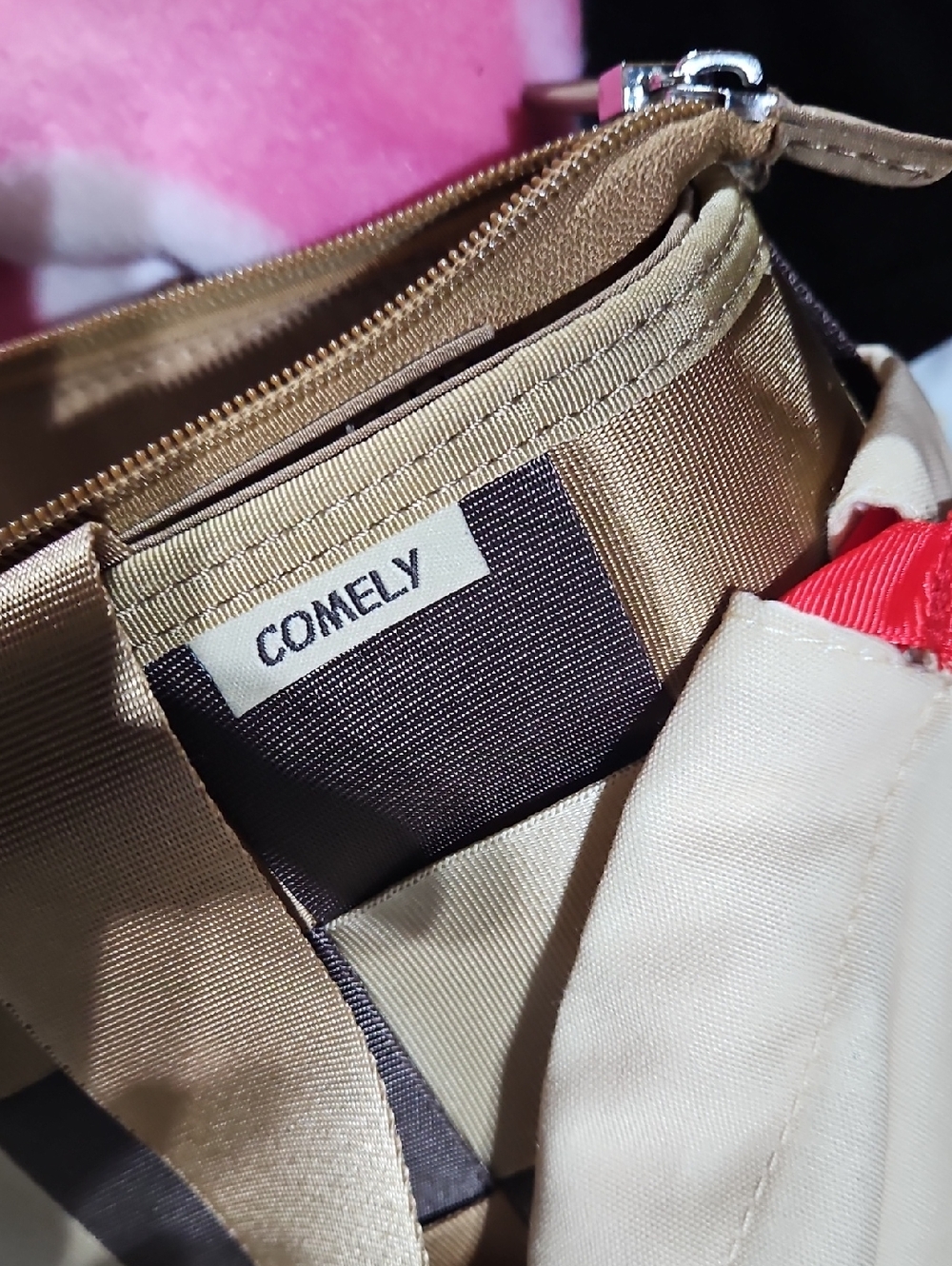 Comely Woven Checker Seat belt Tote Bag in Brown & Gold - With Dust Cover - Picture 4 of 4